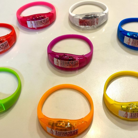 FOUR (4) - Taylor Swift Concert Film Light Up Wrist Band - Buy for your MOVIE - Picture 12 of 13